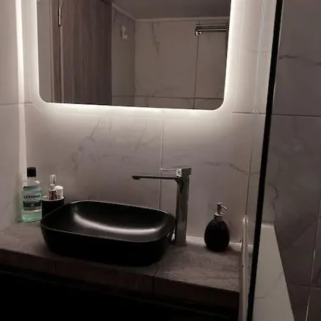 Minimal 3br In Apartment