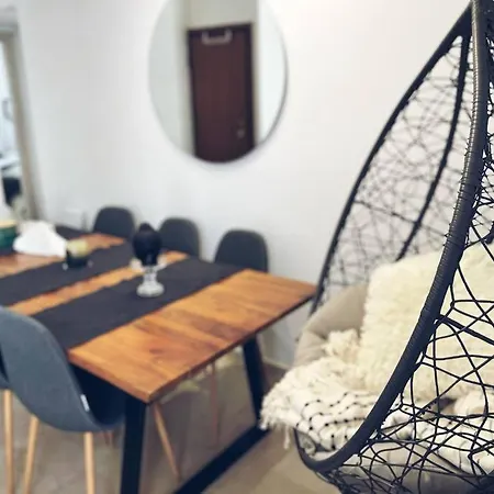 Minimal 3br In *